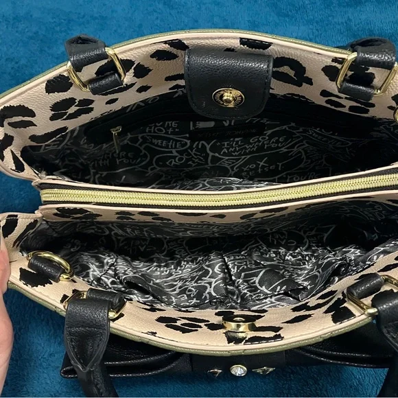 Betsey Johnson Women's Bow Bowler Handbag (Olive)- New Without Tags - Picture 5 of 6